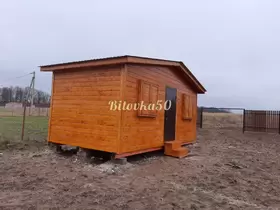 Дачный домик с двускатной крышей