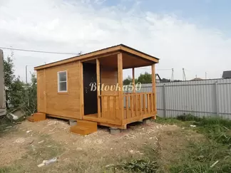 №20. Бытовка с верандой и помещением для инвентаря, с железной дверью